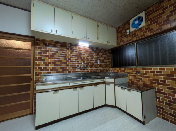 宇部市上条、中古一戸建てのキッチン画像です