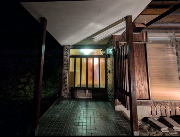 宇部市上条、中古一戸建ての玄関画像です