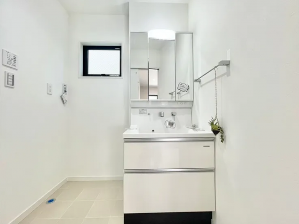 宇部市西本町、中古一戸建ての洗面画像です