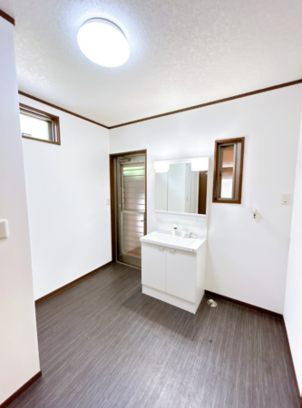 宇部市開、中古一戸建ての洗面画像です
