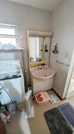 山陽小野田市大字埴生、中古一戸建ての洗面画像です