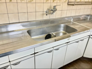 宇部市則貞、中古一戸建てのキッチン画像です