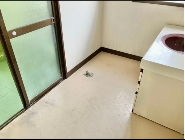 宇部市則貞、中古一戸建ての洗面画像です