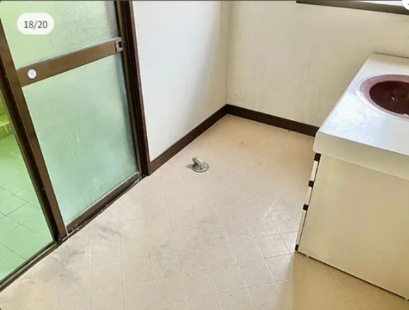 宇部市則貞、中古一戸建ての洗面画像です
