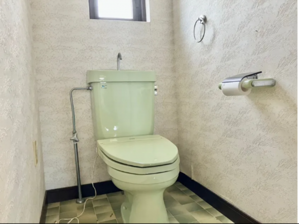 宇部市則貞、中古一戸建てのトイレ画像です