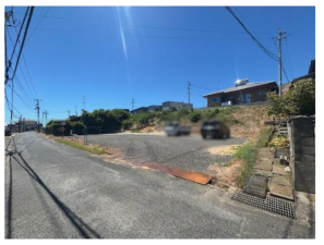 宇部市岬町、土地の前面道路を含む現地写真画像です