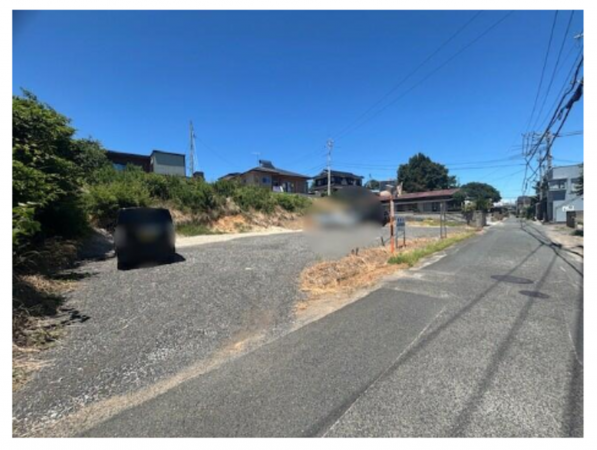 宇部市岬町、土地の前面道路を含む現地写真画像です
