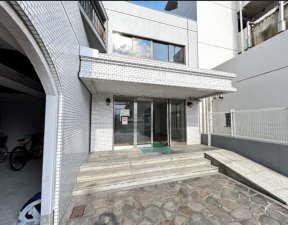 宇部市岬町、マンションの外観画像です