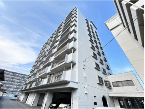 宇部市岬町、マンションの外観画像です