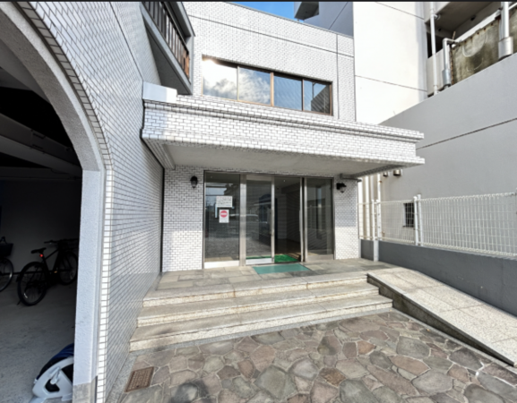 宇部市岬町、マンションの外観画像です