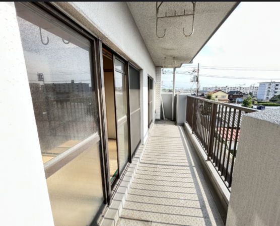 宇部市岬町、マンションのバルコニー画像です