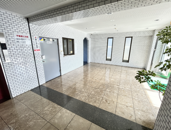 宇部市岬町、マンションのエントランス画像です