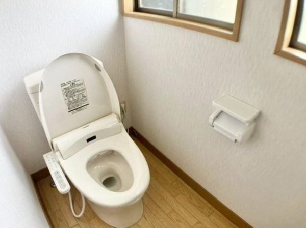 山陽小野田市大字小野田、中古一戸建てのトイレ画像です