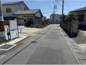 宇部市大字際波、新築一戸建ての前面道路を含む現地写真画像です