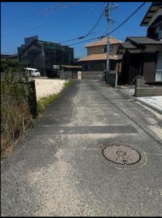 宇部市東梶返、土地の前面道路を含む現地写真画像です
