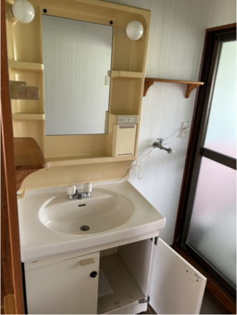 宇部市大字際波、中古一戸建ての洗面画像です