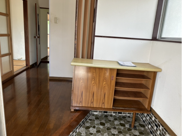 宇部市大字際波、中古一戸建ての玄関画像です