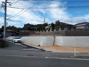 山口市阿知須、土地の前面道路を含む現地写真画像です