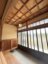 山口市阿知須、中古一戸建ての玄関画像です