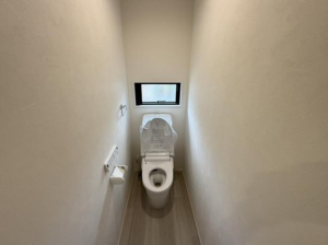 宇部市松山町、新築一戸建てのトイレ画像です