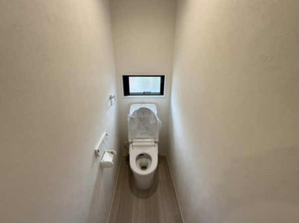 宇部市松山町、新築一戸建てのトイレ画像です