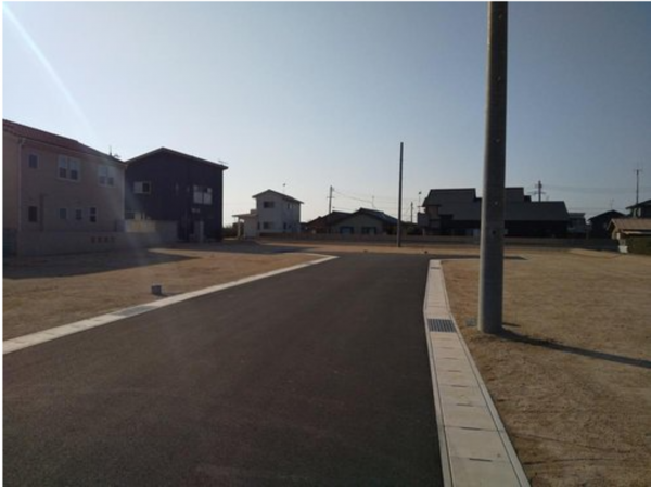 宇部市大字西岐波、土地の前面道路を含む現地写真画像です