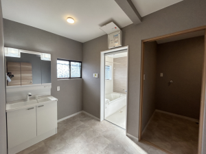 山口市阿知須、中古一戸建ての洗面画像です