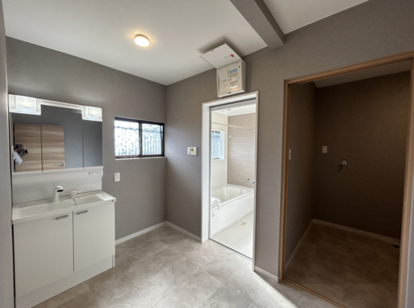 山口市阿知須、中古一戸建ての洗面画像です