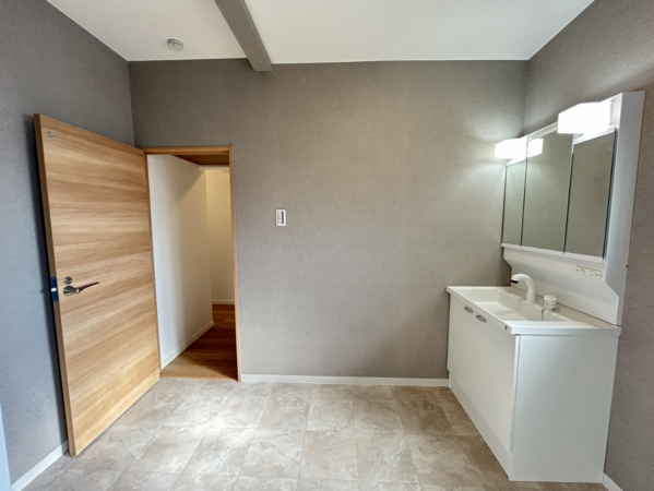 山口市阿知須、中古一戸建ての洗面画像です