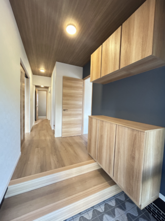 山口市阿知須、中古一戸建ての玄関画像です