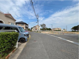 宇部市大字西岐波、土地の前面道路を含む現地写真画像です