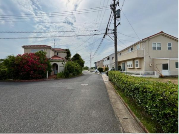 宇部市大字西岐波、土地の前面道路を含む現地写真画像です
