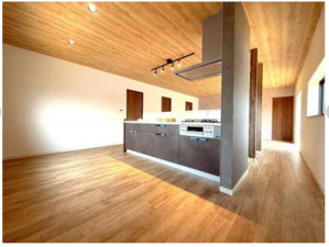 宇部市西宇部北、中古一戸建ての居間画像です