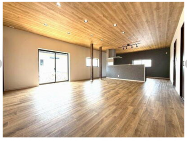 宇部市西宇部北、中古一戸建ての居間画像です