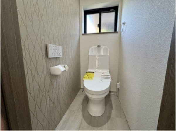 山陽小野田市大字西高泊、中古一戸建てのトイレ画像です
