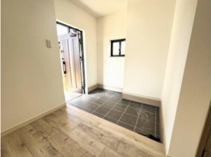山陽小野田市高千帆、中古一戸建ての玄関画像です