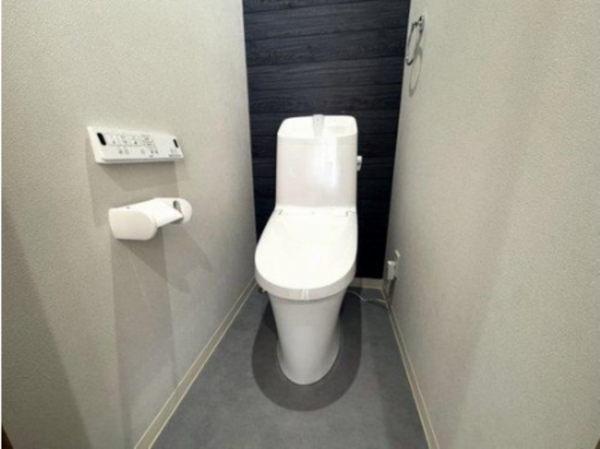 山陽小野田市高千帆、中古一戸建てのトイレ画像です