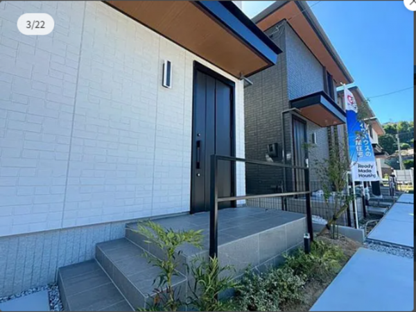 宇部市西桃山、新築一戸建ての玄関画像です