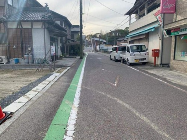 宇部市大字船木、土地の前面道路を含む現地写真画像です