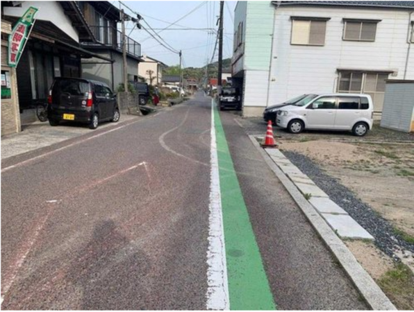 宇部市大字船木、土地の前面道路を含む現地写真画像です