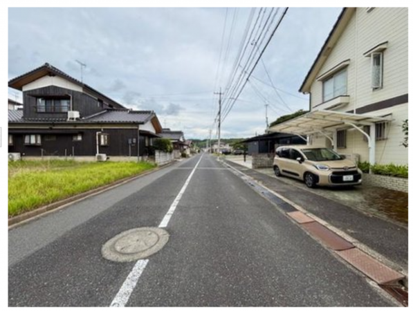 宇部市大字川上、土地の前面道路を含む現地写真画像です