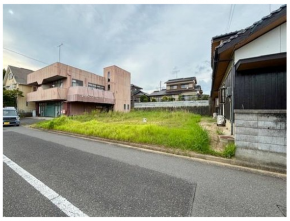 宇部市大字川上、土地の前面道路を含む現地写真画像です