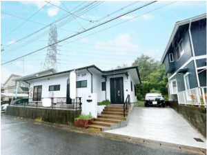 山陽小野田市共和台、中古一戸建ての外観画像です