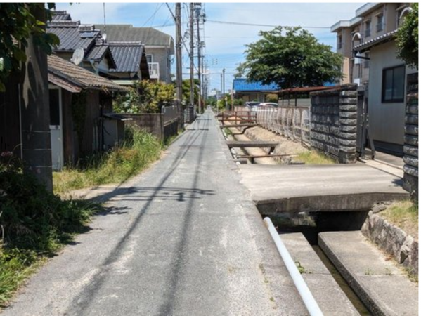 山陽小野田市高栄、土地の前面道路を含む現地写真画像です