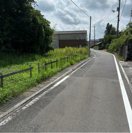 山陽小野田市大字山川、土地の前面道路を含む現地写真画像です