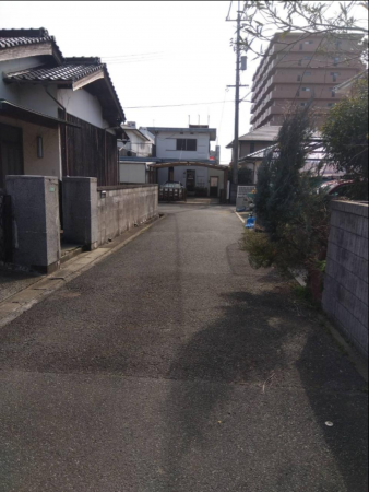 山陽小野田市日の出、土地の前面道路を含む現地写真画像です