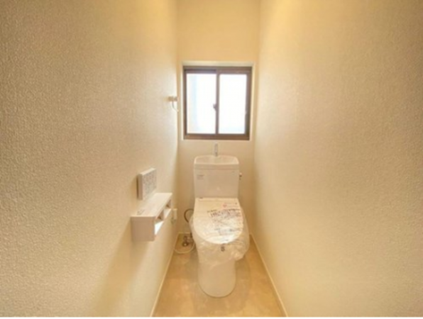 宇部市大字妻崎開作、中古一戸建てのトイレ画像です