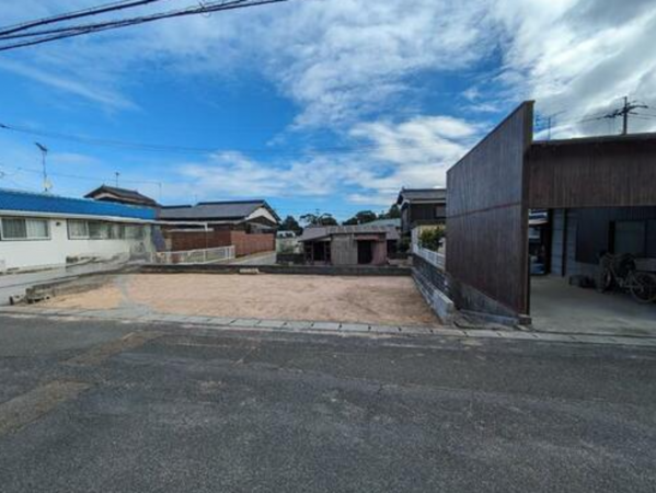 宇部市草江、土地の前面道路を含む現地写真画像です
