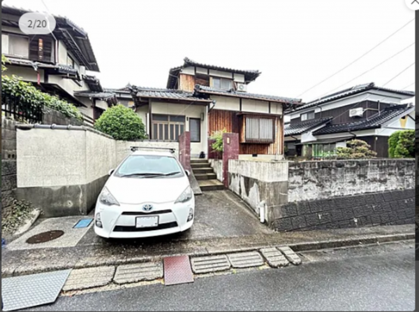 宇部市南小羽山町、中古一戸建ての外観画像です