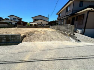 山陽小野田市千代町、土地の前面道路を含む現地写真画像です